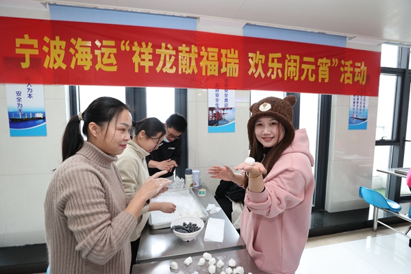 寧波海運職工分組開展包湯圓比賽。陸瑩攝_副本.jpg