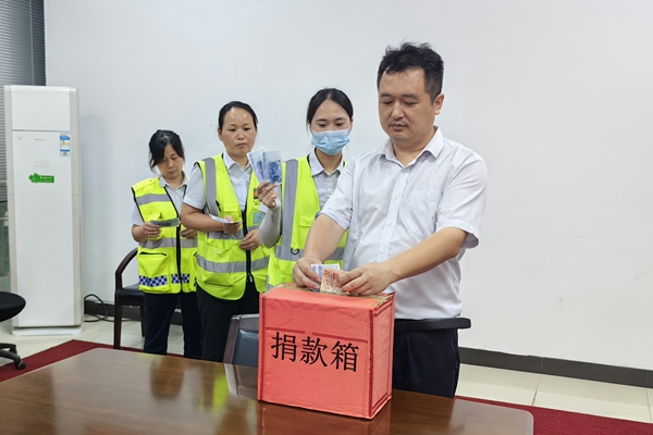 2-寧波海運明州高速各收費所開展“慈善一日捐”活動。寧波海運提供_副本.jpg